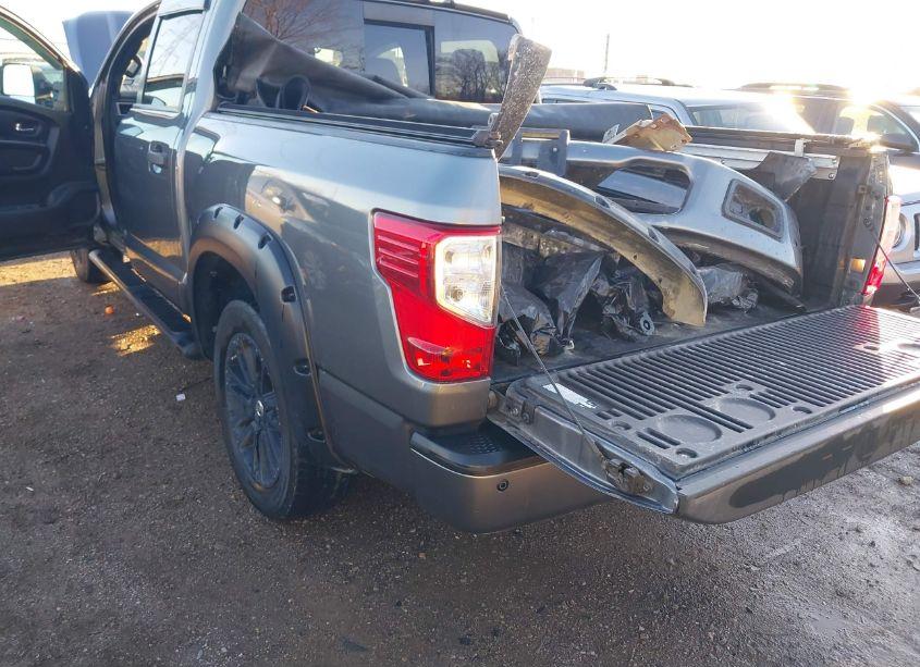 Photo 3 of 2018 Nissan Titan PLATINUM RESERVE/PRO-4X/S/SL/SV (VIN 1N6AA1E52JN546957)