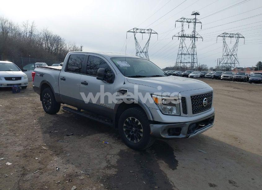 2017 Nissan Titan PRO-4X (VIN 1N6AA1E58HN506456) main photo