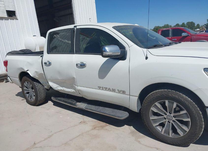 Photo 6 of 2018 Nissan Titan SL (VIN 1N6AA1E61JN502554)