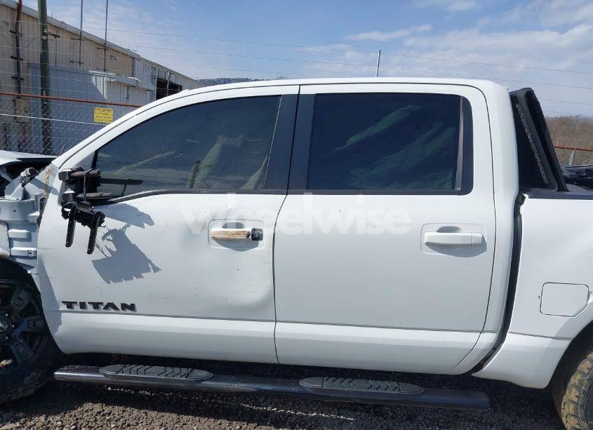 Photo 13 of 2017 Nissan Titan SV (VIN 1N6AA1E62HN518725)