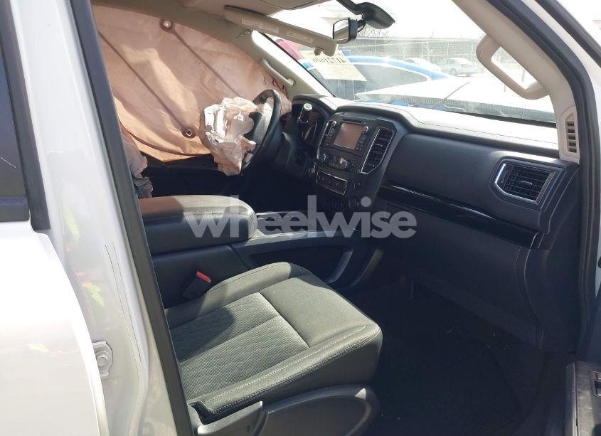 Photo 5 of 2017 Nissan Titan SV (VIN 1N6AA1E62HN518725)