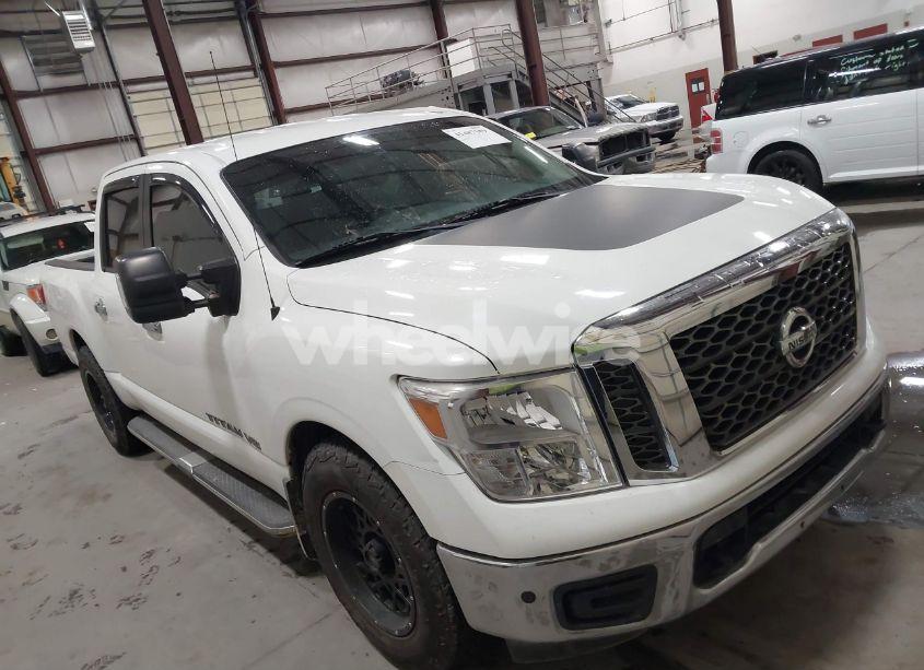 2018 Nissan Titan SV (VIN 1N6AA1E63JN539220) main photo