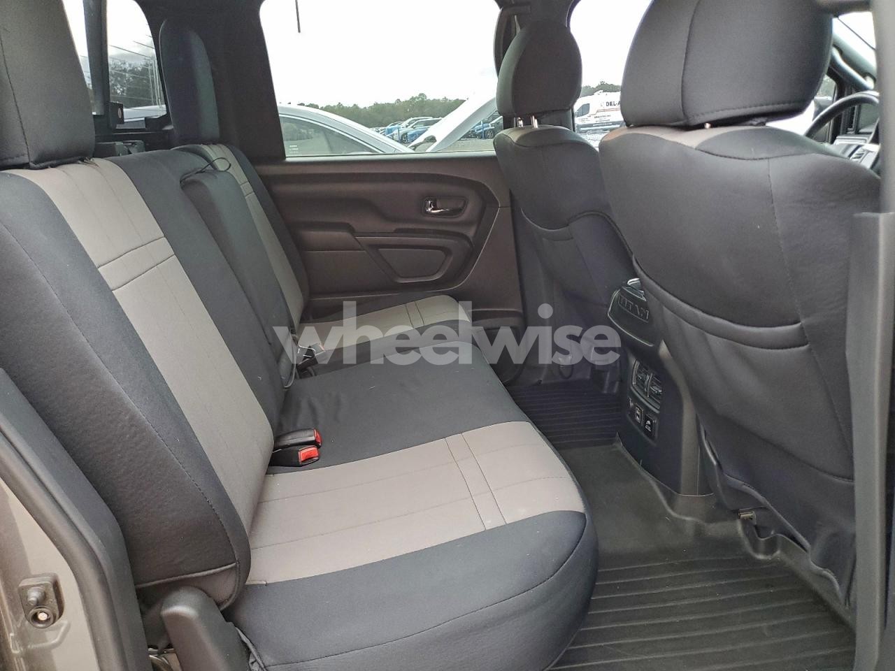 Photo 10 of 2019 NISSAN TITAN PLATINUM RESERVE (VIN 1N6AA1E64KN507426)