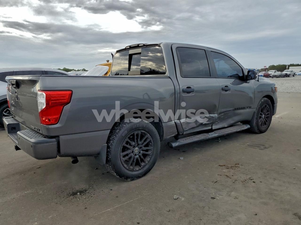 Photo 3 of 2019 NISSAN TITAN PLATINUM RESERVE (VIN 1N6AA1E64KN507426)