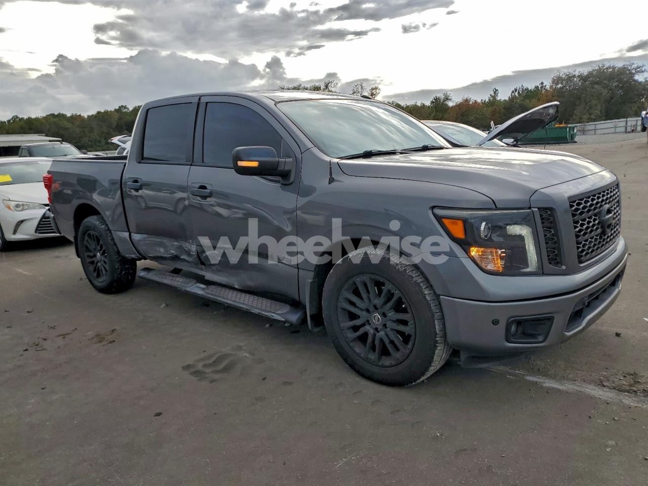 Photo 4 of 2019 NISSAN TITAN PLATINUM RESERVE (VIN 1N6AA1E64KN507426)