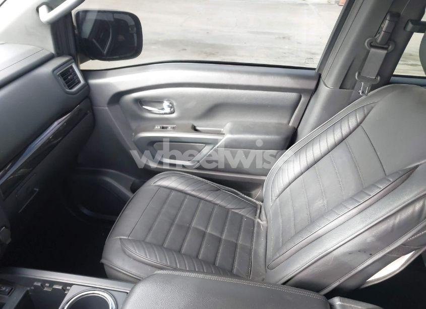 Photo 5 of 2019 Nissan Titan SV (VIN 1N6AA1E68KN529526)