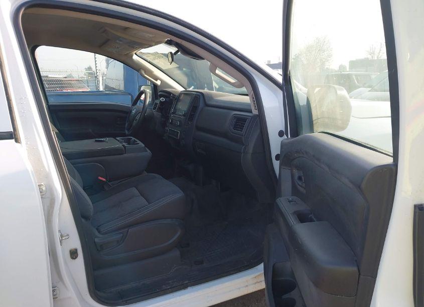 Photo 5 of 2022 Nissan Titan S 4X4 (VIN 1N6AA1EC3NN106413)