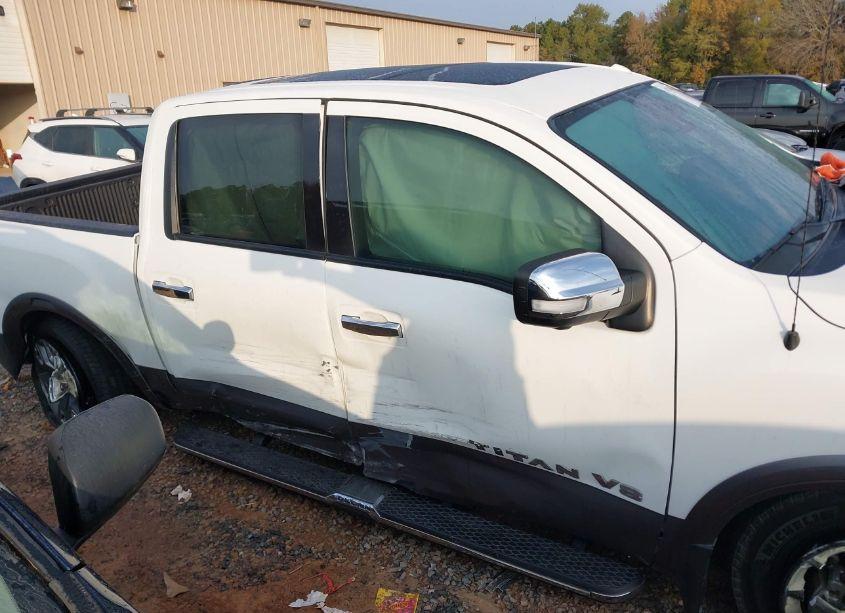 Photo 13 of 2020 Nissan Titan PLATINUM RESERVE 4X4 (VIN 1N6AA1ED4LN507569)