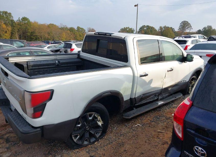 Photo 4 of 2020 Nissan Titan PLATINUM RESERVE 4X4 (VIN 1N6AA1ED4LN507569)