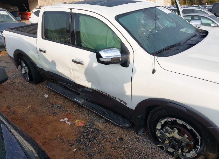 Photo 6 of 2020 Nissan Titan PLATINUM RESERVE 4X4 (VIN 1N6AA1ED4LN507569)