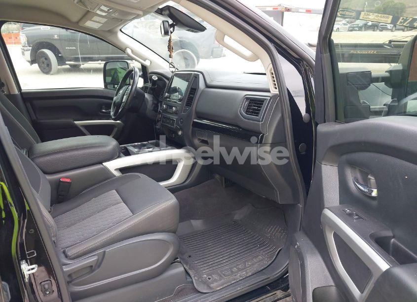 Photo 5 of 2022 Nissan Titan SV 4X4 (VIN 1N6AA1ED6NN101571)