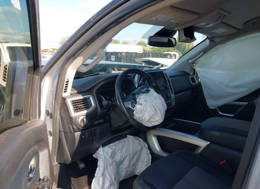 Photo 5 of 2020 Nissan Titan SV 4X4 (VIN 1N6AA1ED8LN502617)