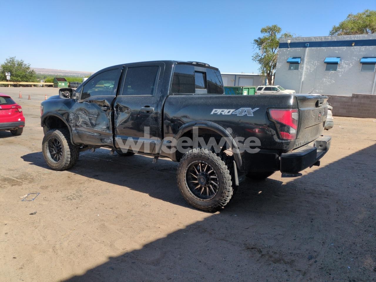 Photo 2 of 2021 NISSAN TITAN SV (VIN 1N6AA1ED9MN533666)