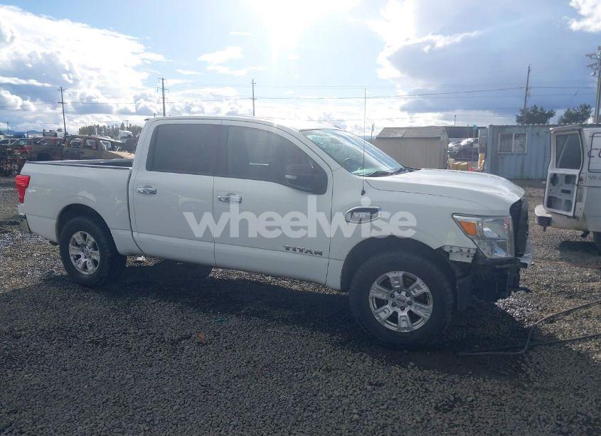 2017 Nissan Titan SV (VIN 1N6AA1EJ2HN532936) main photo
