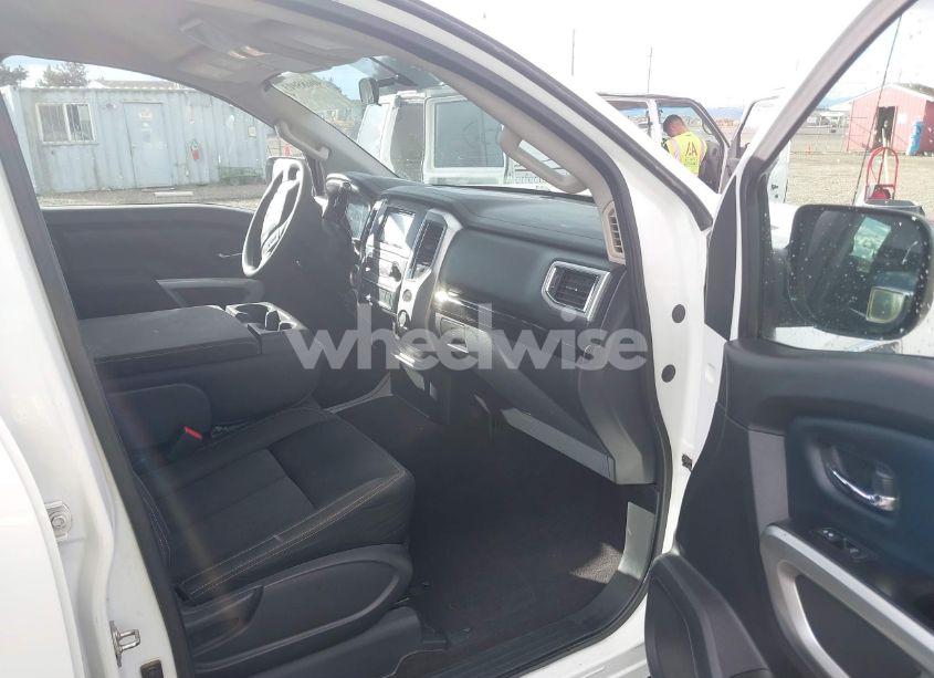 Photo 5 of 2017 Nissan Titan SV (VIN 1N6AA1EJ2HN532936)