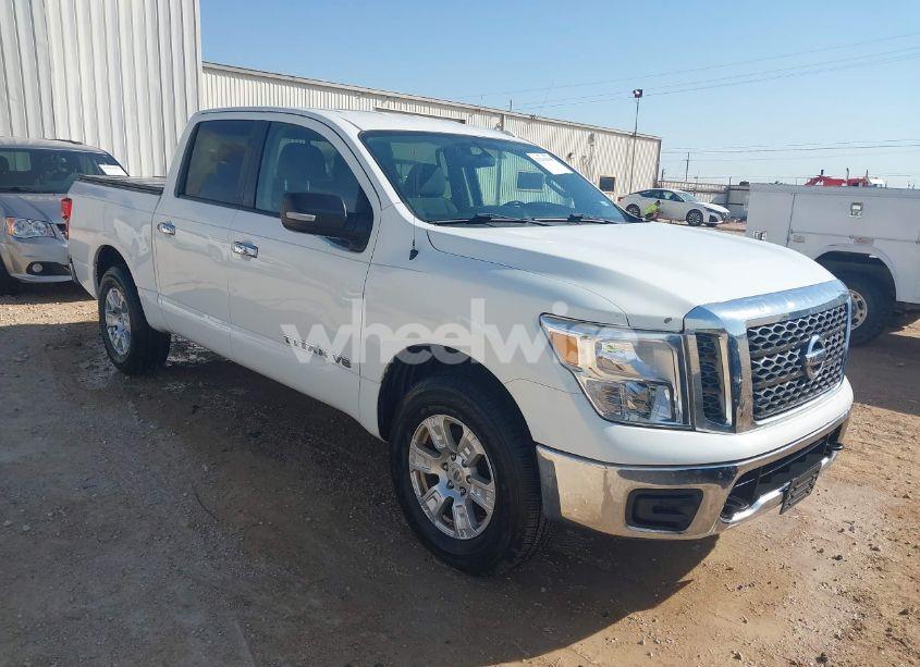 2018 Nissan Titan SV (VIN 1N6AA1EJ3JN547385) main photo