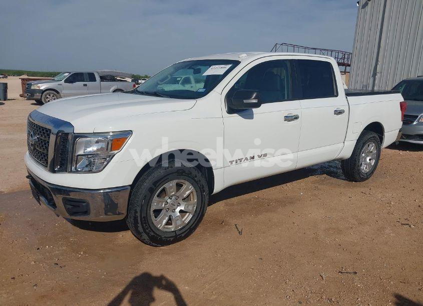 Photo 2 of 2018 Nissan Titan SV (VIN 1N6AA1EJ3JN547385)