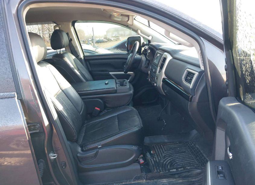 Photo 5 of 2017 Nissan Titan SV (VIN 1N6AA1EJ5HN544420)