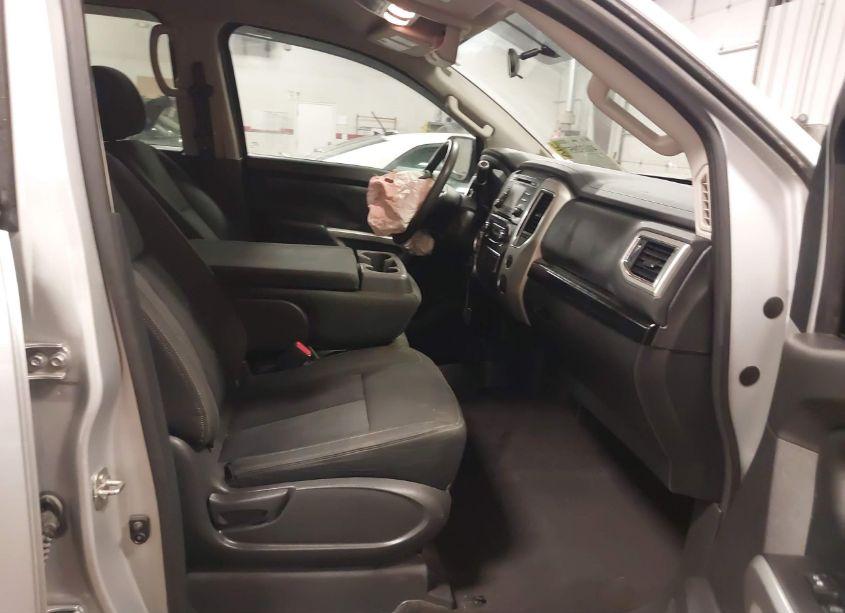 Photo 5 of 2017 Nissan Titan SV (VIN 1N6AA1EJ7HN543981)