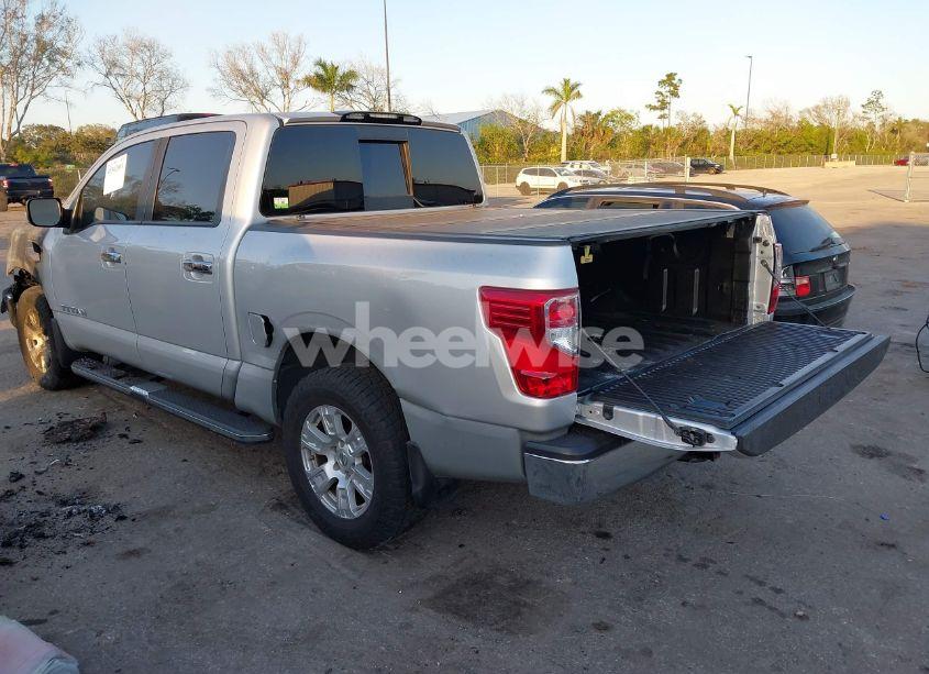 Photo 3 of 2017 Nissan Titan PLATINUM RESERVE/PRO-4X/S/SL/SV (VIN 1N6AA1EJ8HN520774)