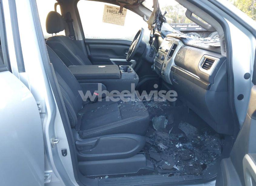 Photo 5 of 2017 Nissan Titan PLATINUM RESERVE/PRO-4X/S/SL/SV (VIN 1N6AA1EJ8HN520774)