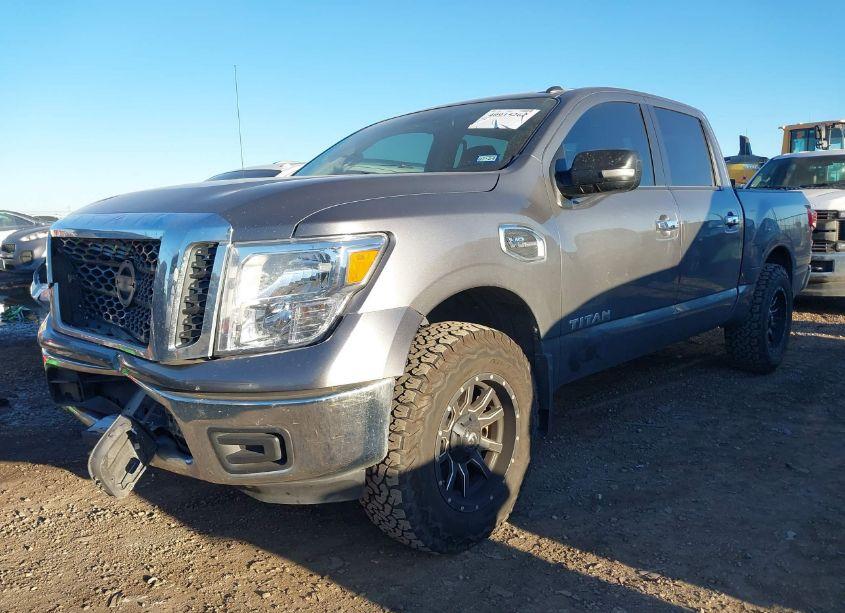 Photo 2 of 2017 Nissan Titan SV (VIN 1N6AA1EK0HN566317)