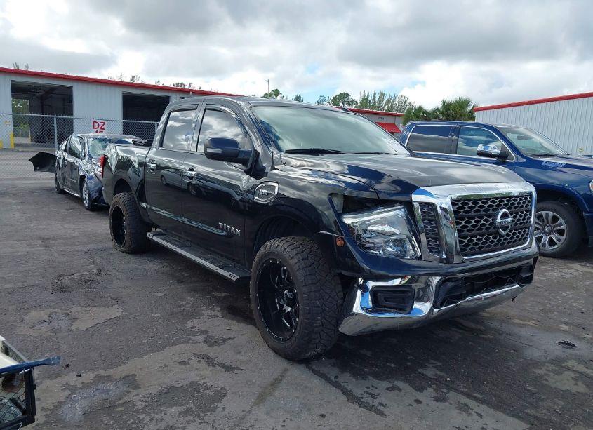 2017 Nissan Titan SV (VIN 1N6AA1EK5HN554275) main photo