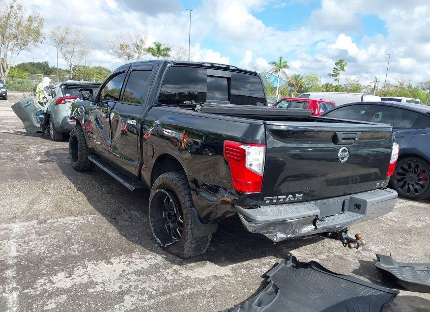 Photo 3 of 2017 Nissan Titan SV (VIN 1N6AA1EK5HN554275)