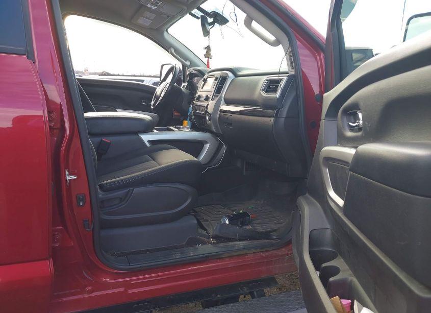 Photo 5 of 2018 Nissan Titan XD SV GAS (VIN 1N6AA1F44JN526909)