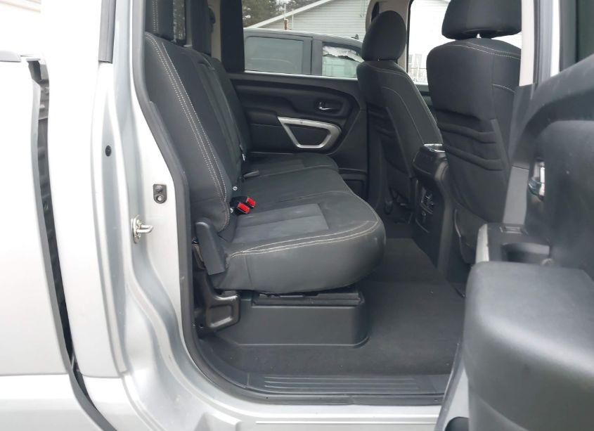 Photo 8 of 2016 Nissan Titan XD PLATINUM RESERVE GAS/PRO-4X GAS/S GAS/SL GAS/SV GAS (VIN 1N6AA1F45GN511232)