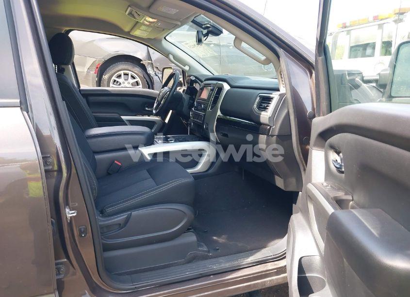 Photo 5 of 2018 Nissan Titan XD SV GAS (VIN 1N6AA1F49JN514304)