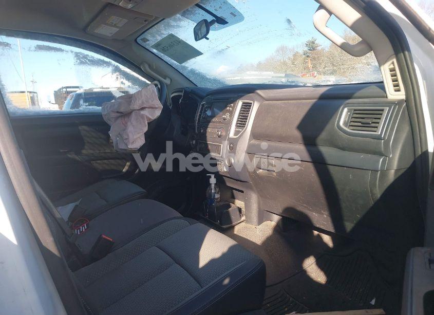 Photo 5 of 2018 Nissan Titan XD S (VIN 1N6AA1RP6JN512676)