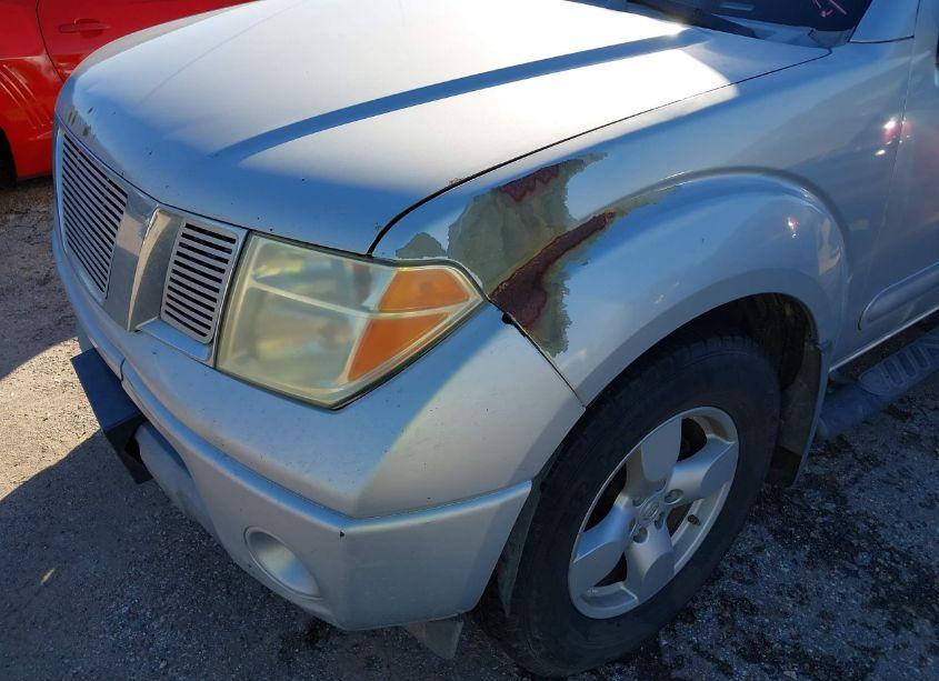 Photo 6 of 2005 Nissan Frontier LE (VIN 1N6AD07U75C419516)