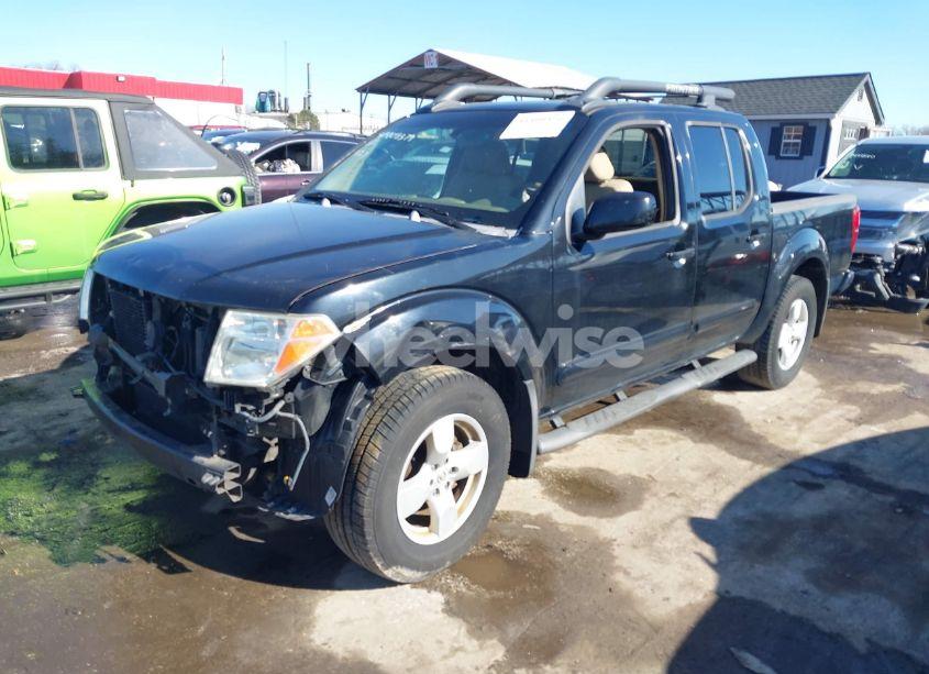 Photo 2 of 2005 Nissan Frontier LE (VIN 1N6AD07UX5C451747)