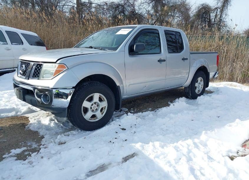 Photo 2 of 2005 Nissan Frontier SE (VIN 1N6AD07W15C432974)