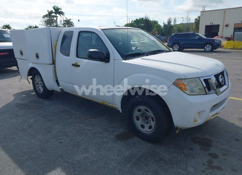 2015 Nissan Frontier DESERT RUNNER/SV (VIN 1N6AD0CU3FN741923) main photo