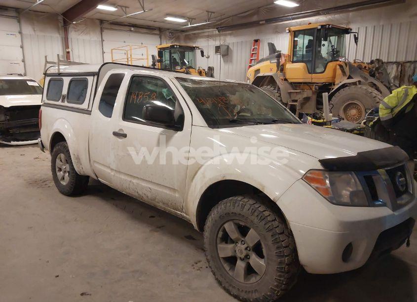 2013 Nissan Frontier PRO-4X/SV (VIN 1N6AD0CW5DN737449) main photo