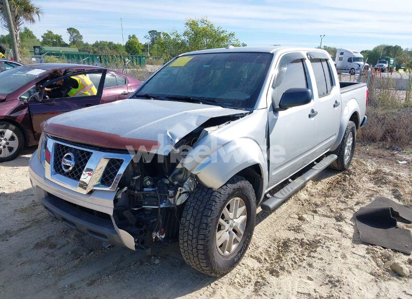 Photo 2 of 2015 Nissan Frontier SV (VIN 1N6AD0ER3FN738044)