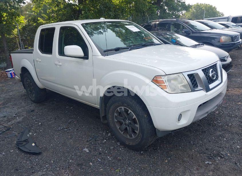 2015 Nissan Frontier PRO-4X (VIN 1N6AD0EV0FN717018) main photo