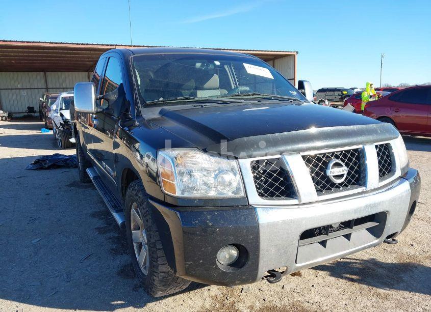 2005 Nissan Titan SE (VIN 1N6BA06A75N558814) main photo