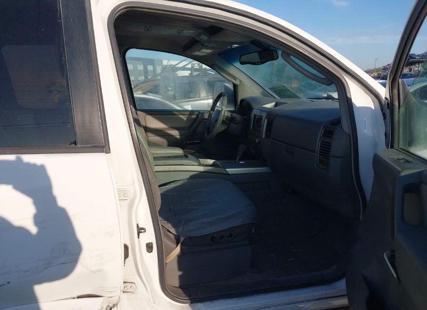 Photo 5 of 2005 Nissan Titan LE (VIN 1N6BA07A85N559033)