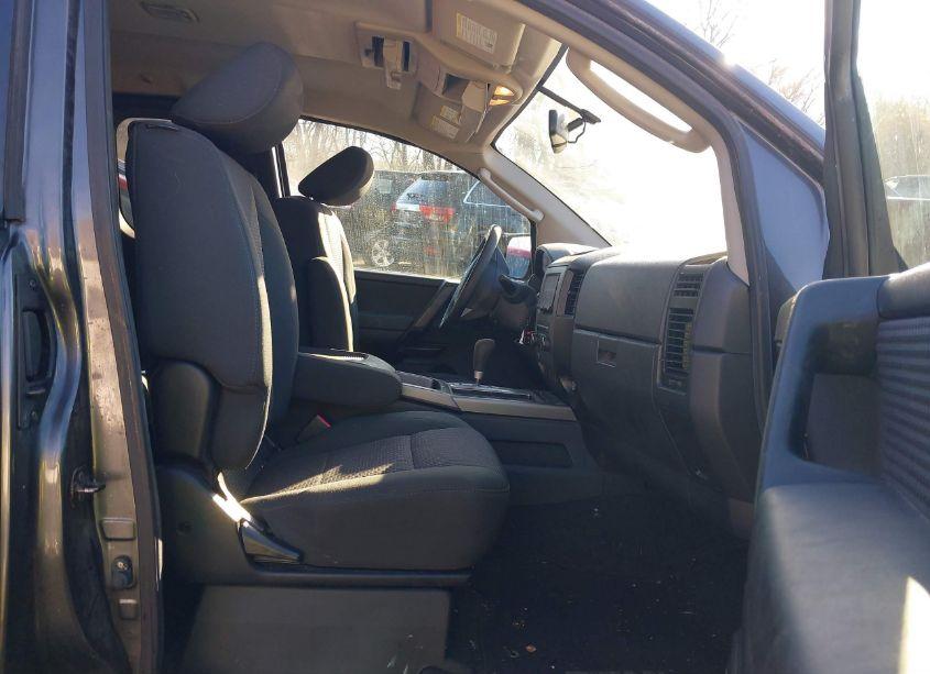 Photo 5 of 2010 Nissan Titan SE (VIN 1N6BA0CC7AN315181)
