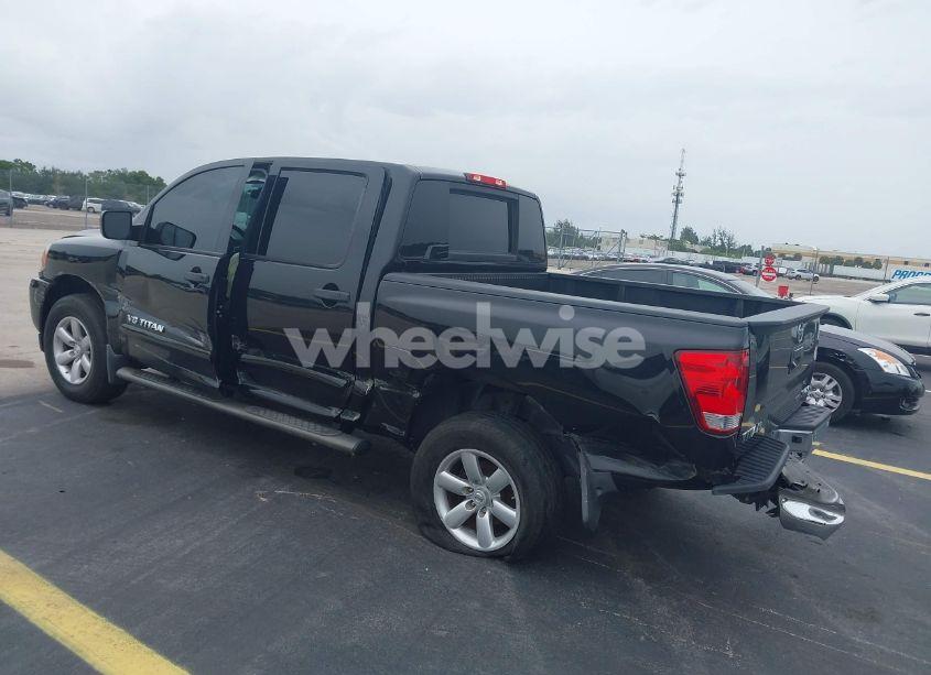 Photo 3 of 2014 Nissan Titan SV (VIN 1N6BA0EC1EN515685)