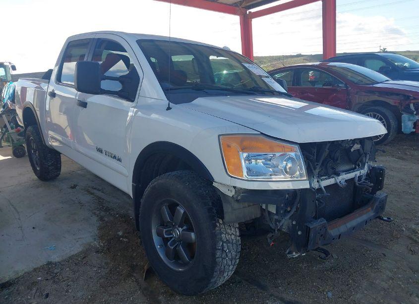 2015 Nissan Titan S/SV/SL/PRO-4X (VIN 1N6BA0EC7FN510508) main photo