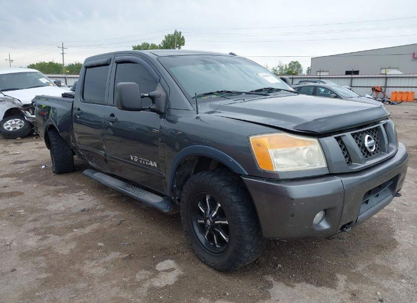 2011 Nissan Titan PRO-4X (VIN 1N6BA0ECXBN303380) main photo