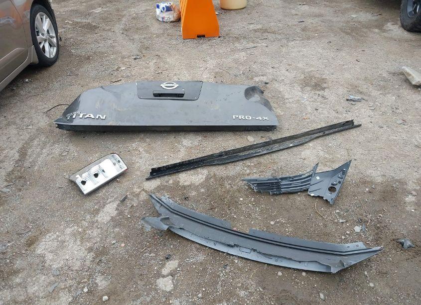 Photo 12 of 2011 Nissan Titan PRO-4X (VIN 1N6BA0ECXBN303380)