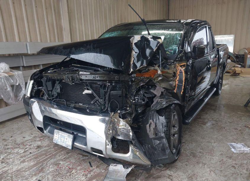 Photo 2 of 2015 Nissan Titan SV (VIN 1N6BA0ED2FN511526)