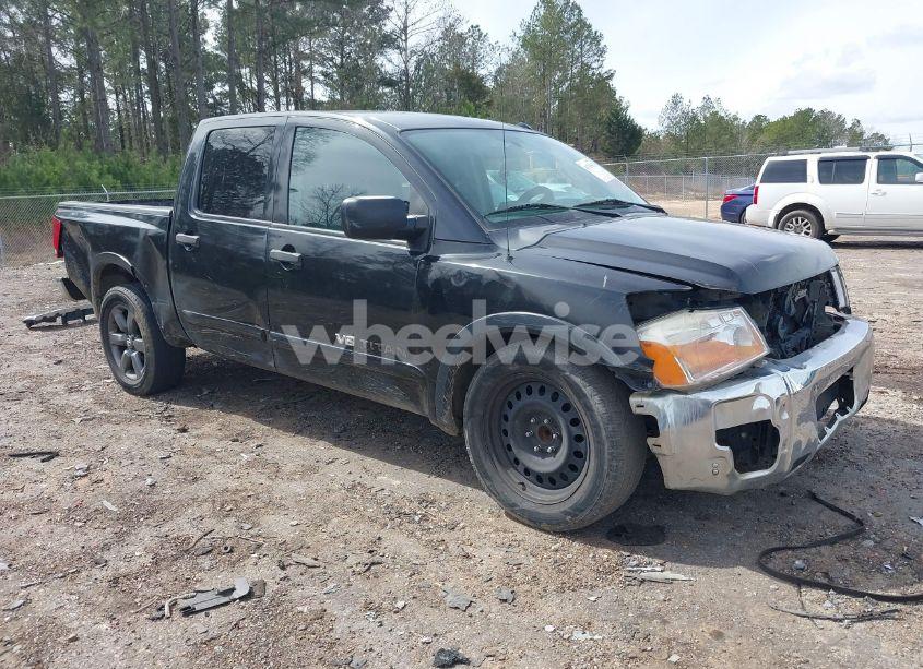 2015 Nissan Titan SV (VIN 1N6BA0ED7FN506063) main photo