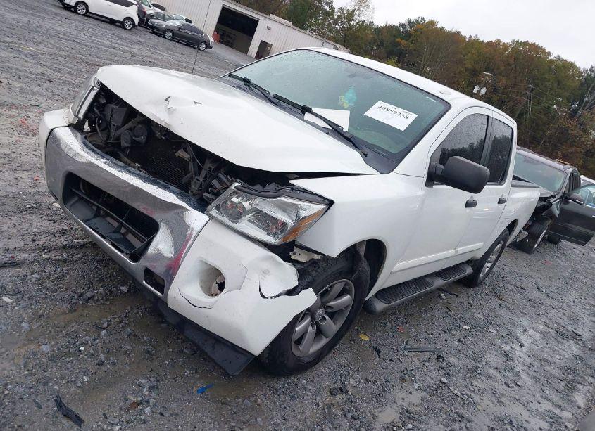 Photo 2 of 2014 Nissan Titan SV (VIN 1N6BA0ED8EN510847)