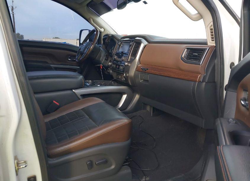 Photo 5 of 2016 Nissan Titan XD PLATINUM RESERVE DIESEL (VIN 1N6BA1F42GN512715)